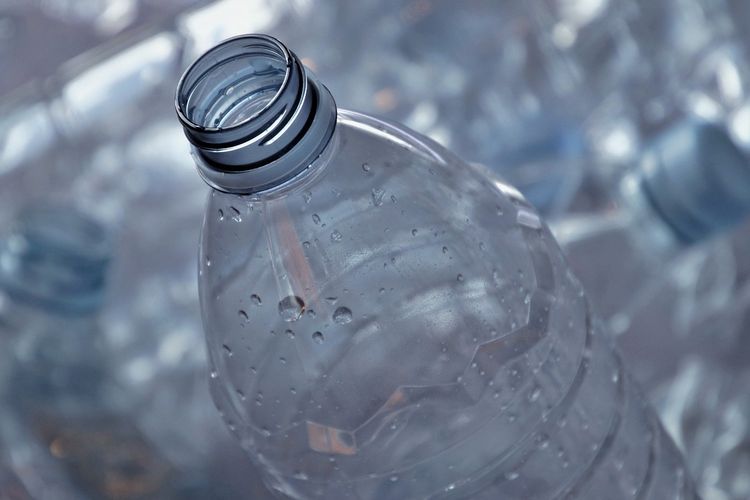 Yuk Ketahui Bagaimana Proses Labelling Botol Plastik dan Jenisnya